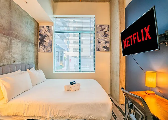 Apartment Roosevelt Row Dt Gym Pool Parking Balcony Wd